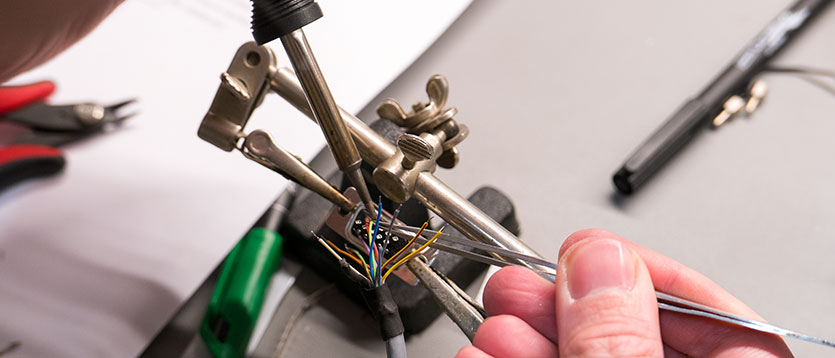 Connecting the VGA socket