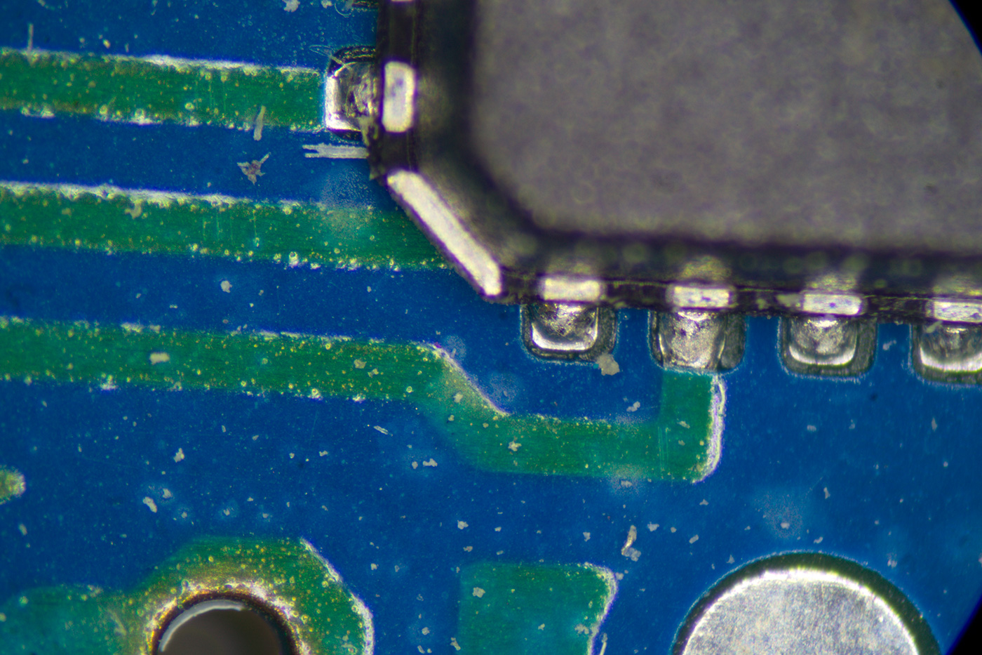 PCB and components at maximum zoom.