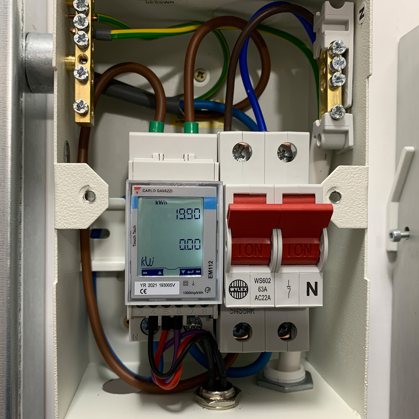 Mains isolator and meter box