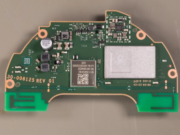 The lower side  of the main PCB shows the buttons, microphones and wireless module