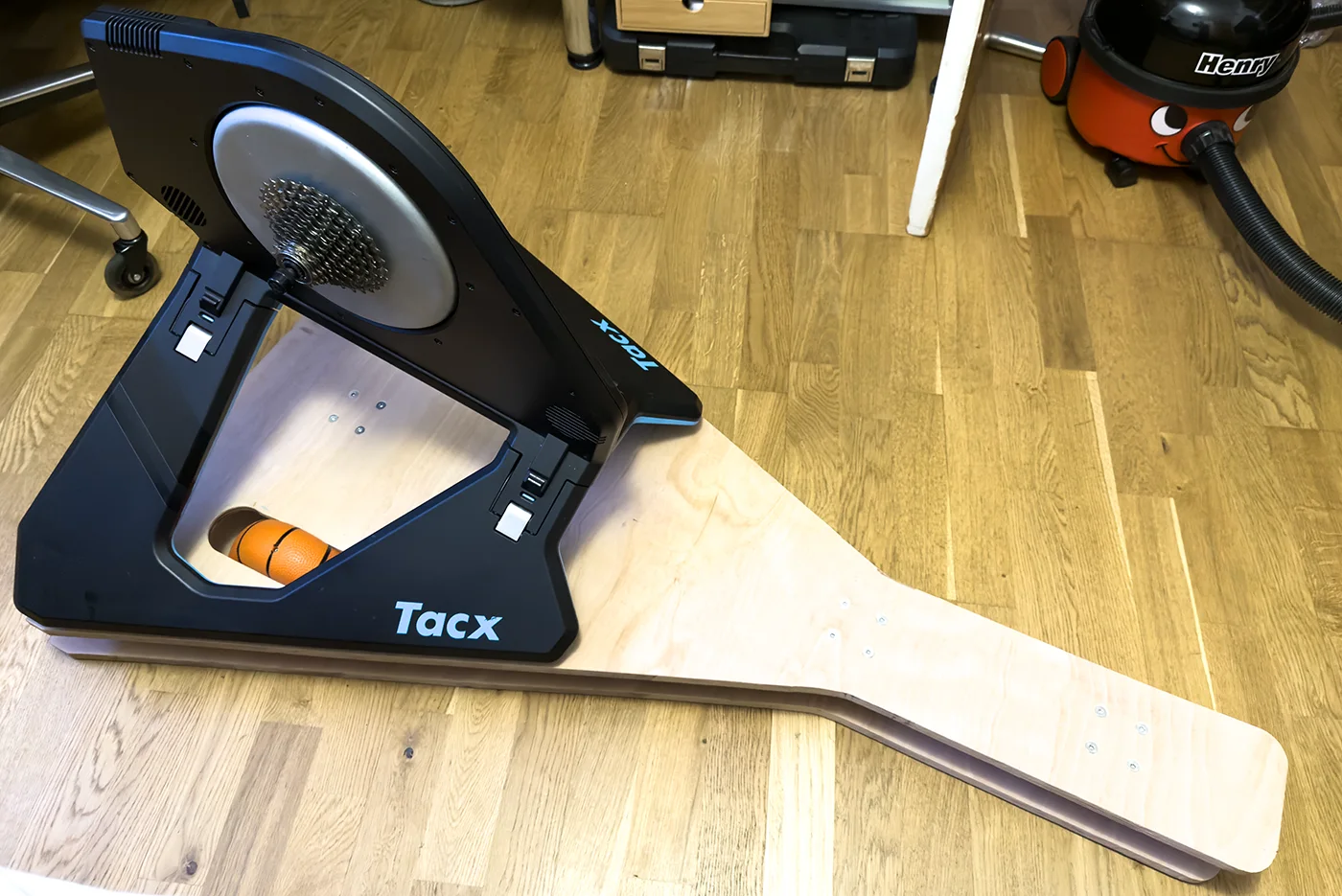 Trainer on the rocker plate with balls fitted