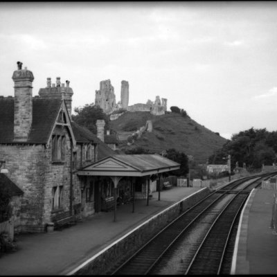 corfe station and castle